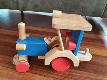 Houten trein beschikbaar voor biedingen