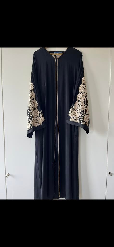 Zwarte Abaya/Kimono met gouden bewerking - Maat L, Overige typen, Zwart, Maat 42/44 (L), Ophalen of Verzenden
