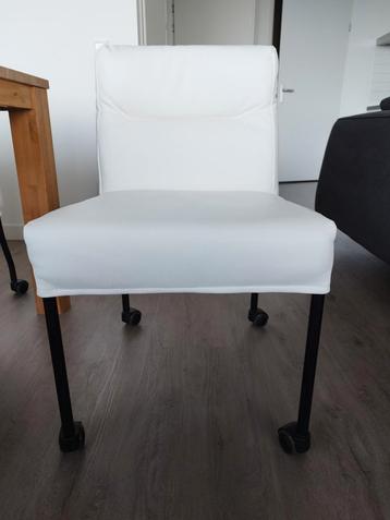6 Eetkamerstoelen op wieltjes wit leer beschikbaar voor biedingen