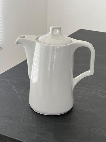 Koffiepot / theepot wit Maastrichts porselein 2 liter beschikbaar voor biedingen