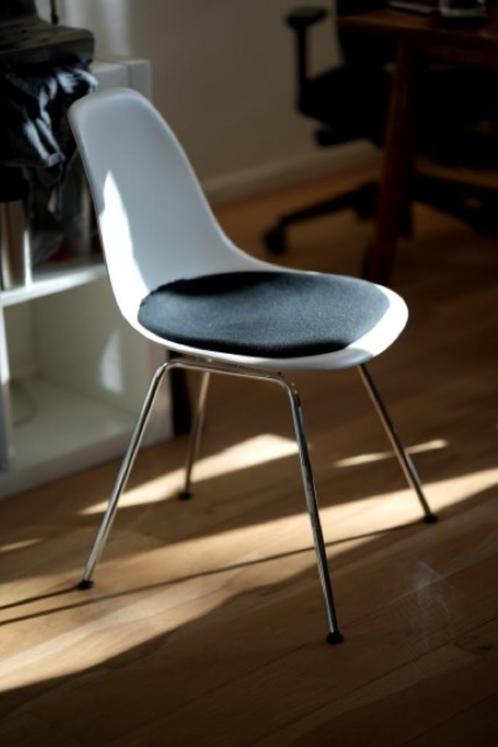 Vitra Chair 702, Huis en Inrichting, Stoelen, Gebruikt, Twee, Kunststof, Metaal, Wit, Ophalen