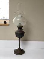 Oude olielamp met koperen voet en glazen kap, Antiek en Kunst, Antiek | Lampen, Ophalen