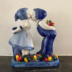 Kussende kinderen beeldje, Verzamelen, Ophalen of Verzenden, Zo goed als nieuw, Mens