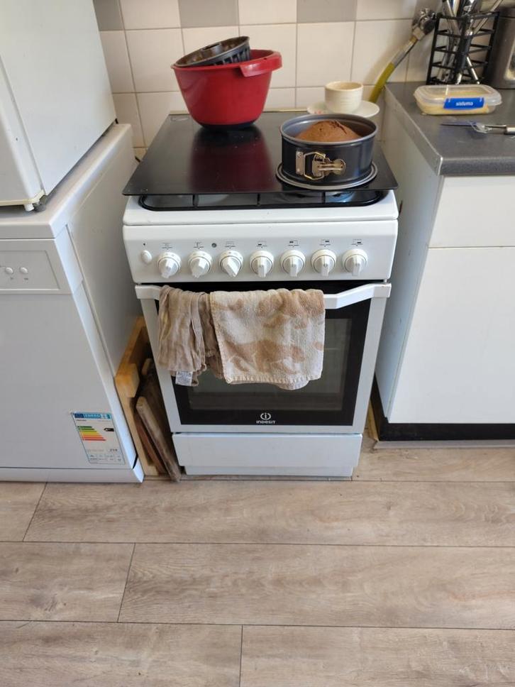 Indesit Vrijstaand Fornuis met Oven, Witgoed en Apparatuur, Ovens, Gebruikt, Vrijstaand, Oven met grill, 60 cm of meer, 45 tot 60 cm