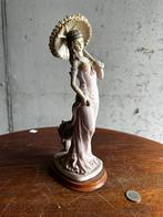 Elegante dame met parasol – romantisch decoratiebeeld, Verzamelen, Beelden en Beeldjes, Ophalen of Verzenden, Zo goed als nieuw