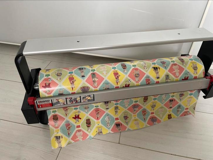 Muizenhuis cadeaupapierrol nog ongeveer 70M, Diversen, Cadeaupapier, Zo goed als nieuw, Ophalen of Verzenden