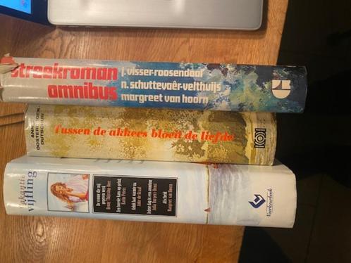 3 stuks nette streekromans zie hiervoor de foto's, Boeken, Romans, Zo goed als nieuw, Nederland, Ophalen of Verzenden