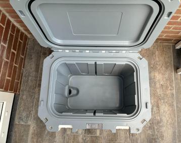 OPRUIMING Grote 50 liter DCB KOELBOX  beschikbaar voor biedingen
