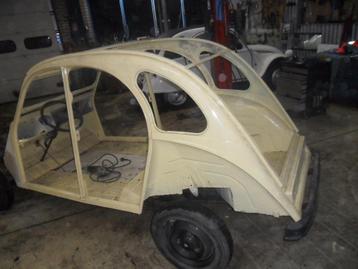 karroserie  koets  eend   citroen 2 cv  dyane  ami beschikbaar voor biedingen