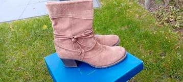 Dameslaarsje beschikbaar voor biedingen