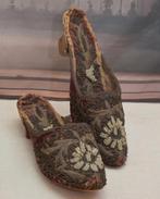 Oude Franse Brokaat Schoentjes. "Uit Aletta's Tijd", Ophalen of Verzenden