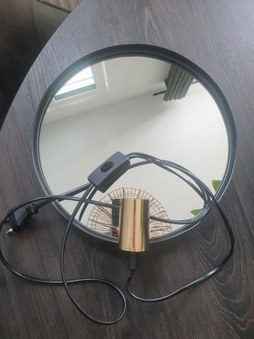 wandlamp met spiegel beschikbaar voor biedingen