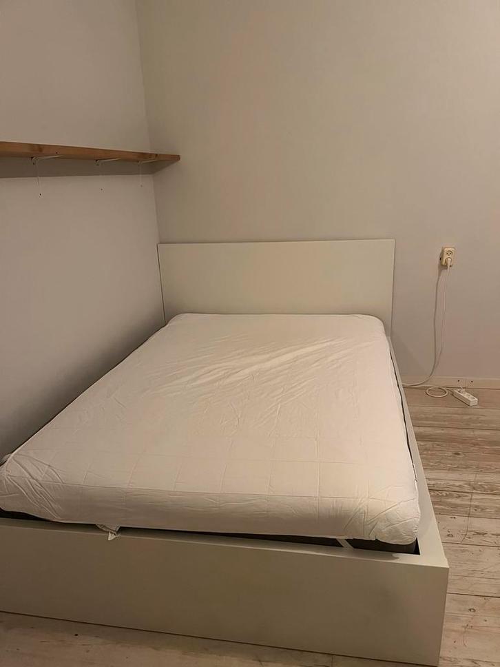IKEA Malm bed 140x200 + matras, lattenbodem en lades, Huis en Inrichting, Slaapkamer | Bedden, Gebruikt, Twijfelaar, 140 cm, 200 cm