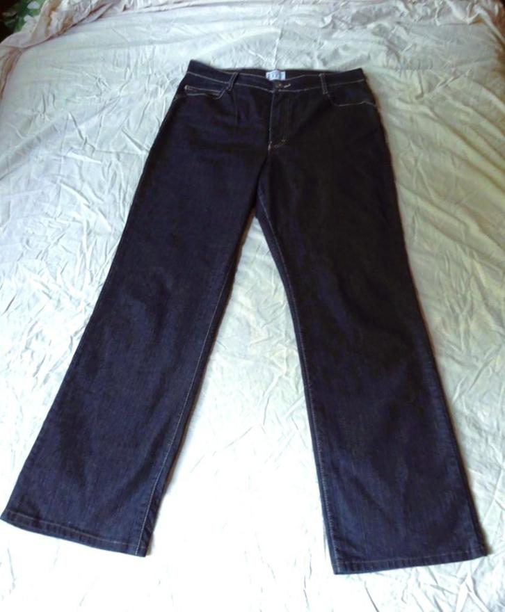 Donker blauwe Miss Etam Fitt spijkerbroek / jeans W44 L33, Kleding | Dames, Spijkerbroeken en Jeans, Zo goed als nieuw, W33 - W36 (confectie 42/44)