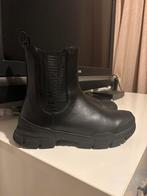 Moschino chelseaboots, Zwart, Lage of Enkellaarzen, Nieuw, Ophalen of Verzenden