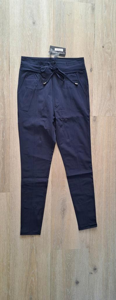 Mi Piace Travelstof Broek - Donkerblauw - Maat L - Nieuw, Kleding | Dames, Broeken en Pantalons, Nieuw, Maat 42/44 (L), Blauw