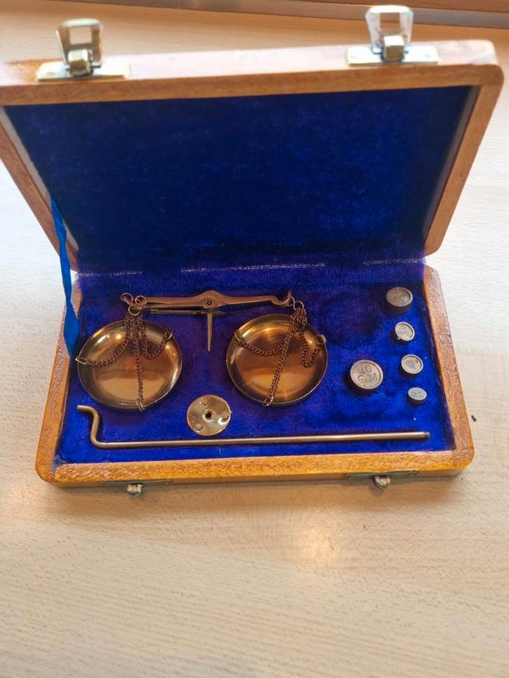 Vintage  goud weegschaaltje in houten kist, Antiek en Kunst, Antiek | Gereedschap en Instrumenten, Ophalen of Verzenden