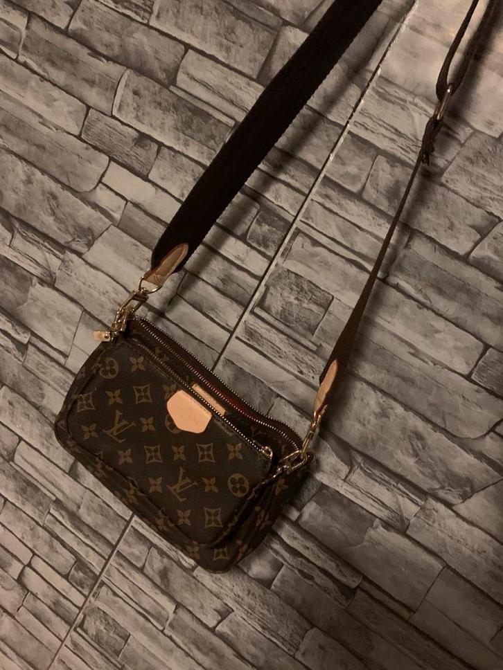 Louis Vuitton damestasje, Sieraden, Tassen en Uiterlijk, Tassen | Damestassen, Zo goed als nieuw, Schoudertasje, Bruin, Ophalen of Verzenden