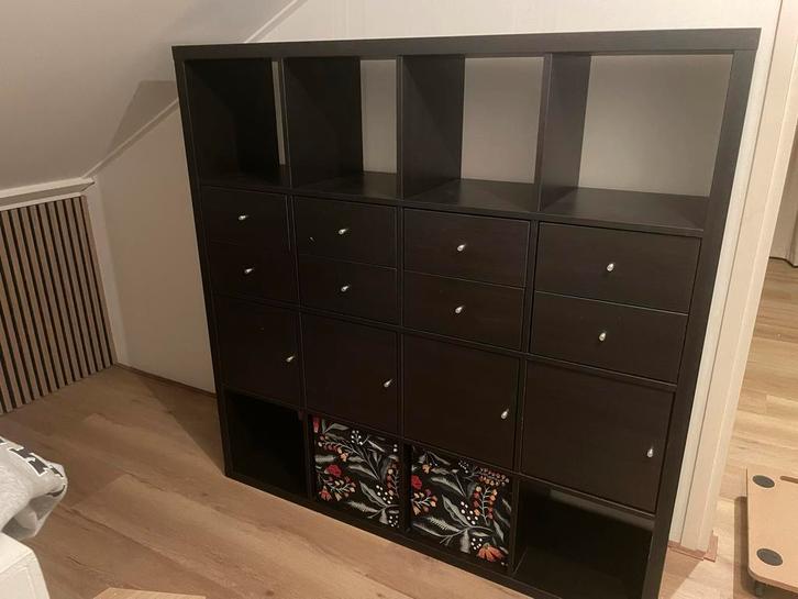Kallax kast 16 vakken + inzetstukken 147x147 cm, Huis en Inrichting, Kasten | Boekenkasten, Gebruikt, 100 tot 150 cm, 100 tot 150 cm
