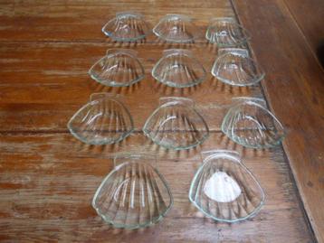 11 vintage glazen schelpen, Pyrex beschikbaar voor biedingen