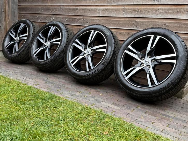 Orig Volvo XC40 XC60 R-design 19 inch velgen + winterbanden, Auto-onderdelen, Banden en Velgen, Banden en Velgen, Winterbanden