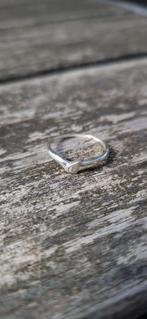 Leuke ring met steentje van 925 zilver, 18 tot 19, Verzenden, Zo goed als nieuw, Dame of Heer