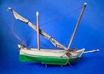 Oud frans speelgoed een groene houten vissers zeilbootje, Antiek en Kunst, Ophalen of Verzenden