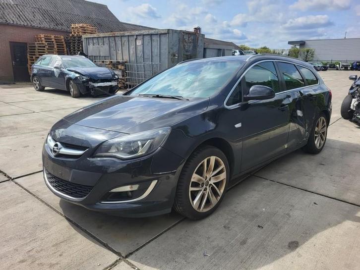 Spatbord Links Voor Astra J Sports Tourer (PD8/PE8/PF8) 2014, Auto-onderdelen, Carrosserie en Plaatwerk, Opel, Gebruikt