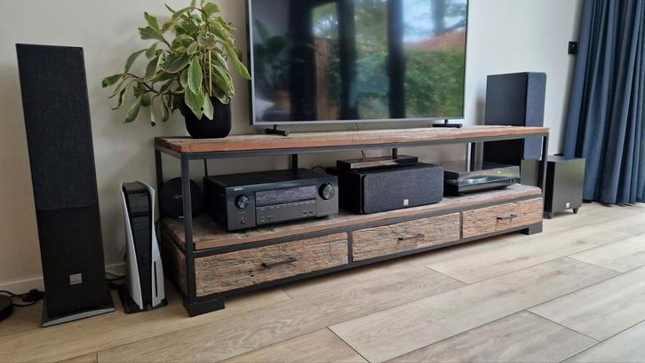 Uniek TV meubel van staal met hout, Huis en Inrichting, Kasten | Televisiemeubels, Gebruikt, Minder dan 100 cm, 150 tot 200 cm