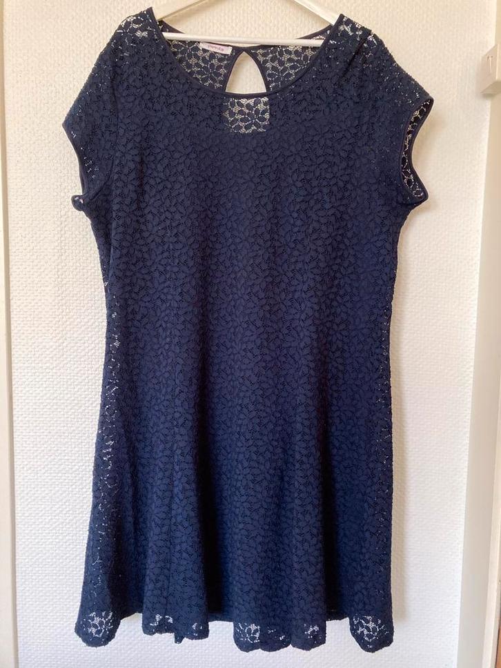 PAPRIKA Donkerblauwe Kanten Jurk Maat XXL, Kleding | Dames, Jurken, Zo goed als nieuw, Maat 46/48 (XL) of groter, Blauw, Knielengte