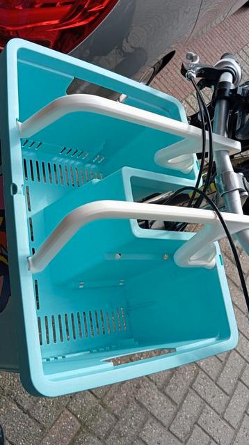 Vrolijke fietsmand beschikbaar voor biedingen