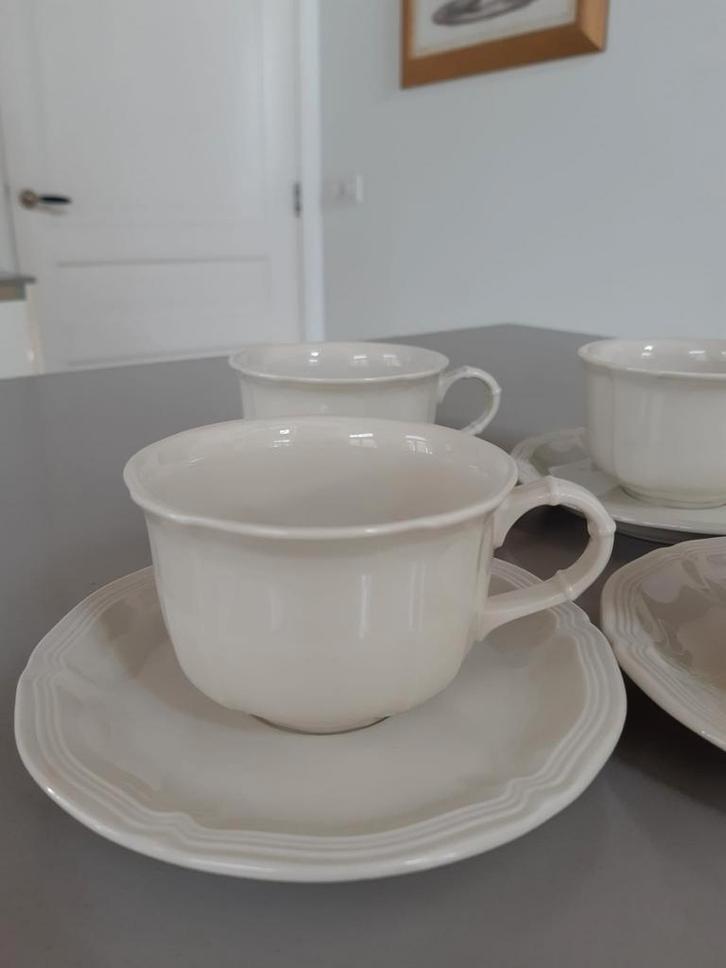 4 theekoppen met schotels Villeroy en Boch Manoir, Huis en Inrichting, Keuken | Servies, Zo goed als nieuw, Kop(pen) en/of Schotel(s)