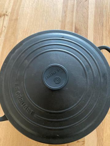 Le Creuset 26 inch Zwarte Gietijzeren Pan beschikbaar voor biedingen