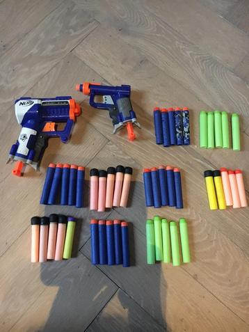2 Nerf pistooltjes + 45 pijltje  beschikbaar voor biedingen