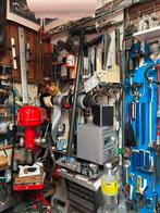 Garage vol gereedschap van een motor monteur, Ophalen