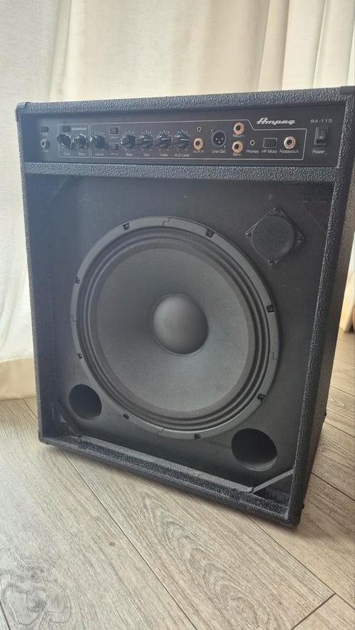 Ampeg BA 115 V2 combo 15 inch bas monitor, Muziek en Instrumenten, Versterkers | Bas en Gitaar, Zo goed als nieuw, Basgitaar, 100 watt of meer