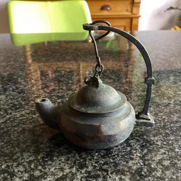 Olielampje, tuitlampje, keteltje, brons, antiek beschikbaar voor biedingen