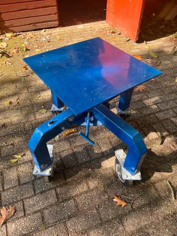 Metalen Werkbok voor Beeldhouwen beschikbaar voor biedingen