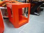 jaren 70 design bijzettafel rood kunststof retro 42x42x46 h, Gebruikt, Kin France, ?, ?