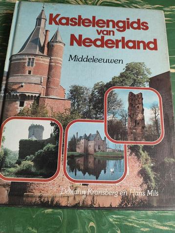 Kastelengids van Nederland - Middeleeuwen beschikbaar voor biedingen