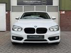 BMW 1-serie 118i Essential/AIRCO/CARPLAY/PARKS/APK, Auto's, BMW, Gebruikt, Wit, 650 kg, 3 cilinders