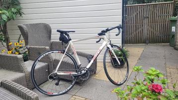 Race fiets beschikbaar voor biedingen