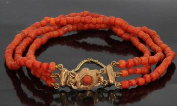 Bloedkoraal antieke 3-strengs fraaie armband 14k slot goud beschikbaar voor biedingen