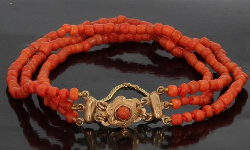 Bloedkoraal antieke 3-strengs fraaie armband 14k slot goud, Sieraden, Tassen en Uiterlijk, Antieke sieraden, Armband, Goud, Met edelsteen