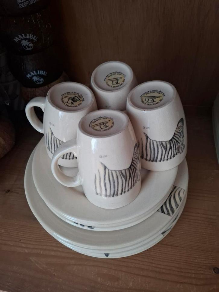 Beige servies 4 personen zebra, Huis en Inrichting, Keuken | Servies, Gebruikt, Overige stijlen, Porselein, Ophalen of Verzenden