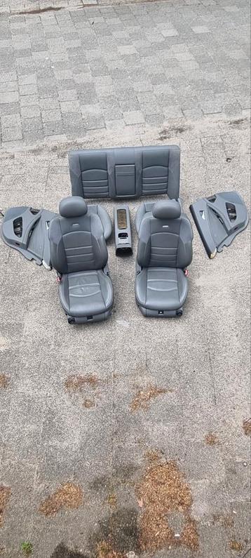 SUPER NETTE LEDER BEKLEDING MERCEDES CLS63 AMG  W219  beschikbaar voor biedingen