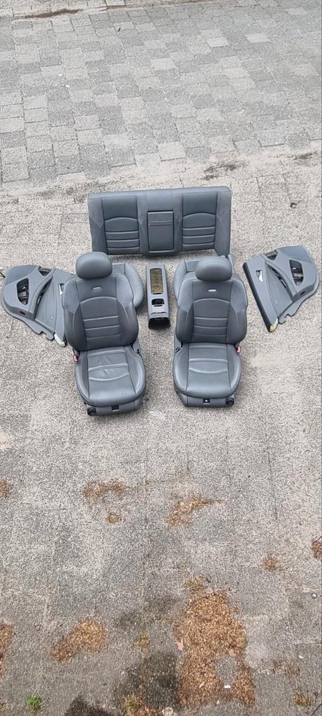 SUPER NETTE LEDER BEKLEDING MERCEDES CLS63 AMG  W219, Auto-onderdelen, Interieur en Bekleding, BMW, Mercedes-Benz, Gebruikt, Ophalen of Verzenden