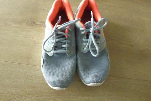 Nike schoenen gebruikt maat 39 maat 5,5 GRATIS, Kinderen en Baby's, Kinderkleding | Schoenen en Sokken, Gebruikt, Schoenen, Meisje