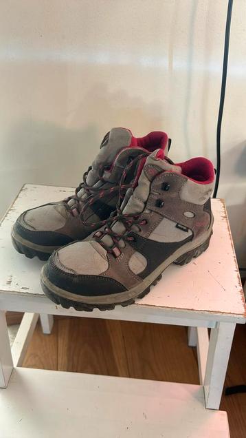 Wandelschoenen maat 37 beschikbaar voor biedingen