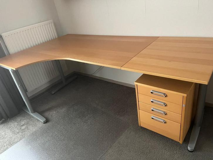 Bureau IKEA Galant – in zeer nette staat – bieden maar!, Huis en Inrichting, Bureaus, Zo goed als nieuw, Ophalen